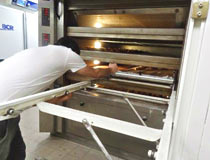 パリのパン屋さんでバゲット作りを体験!